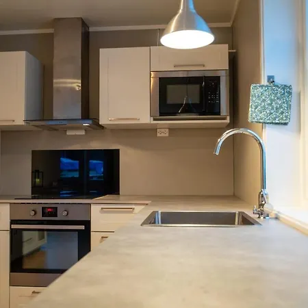 Cozy House In 10 Minutes To Center بيت للعطل ترومسو